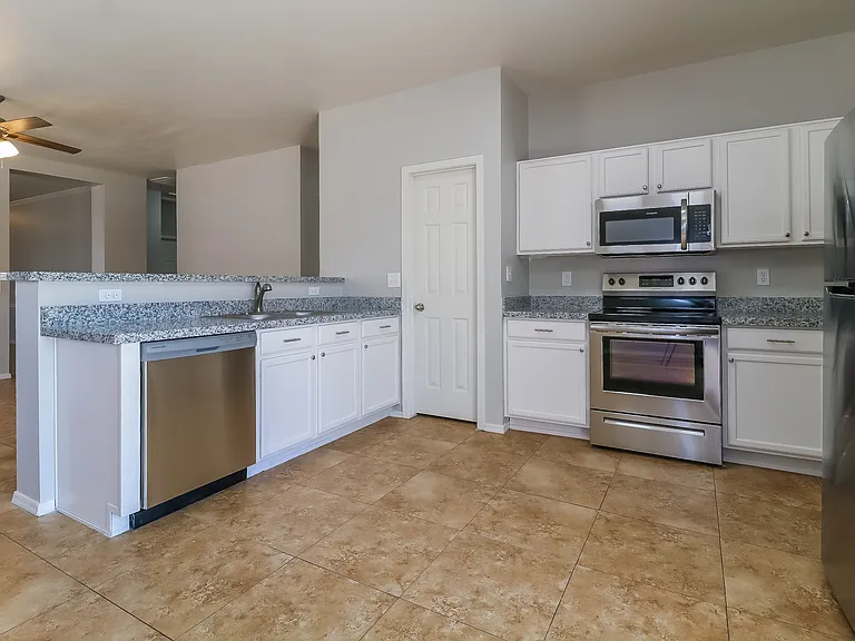 11823 W Roanoke Ave — Photo 3