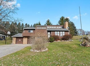 2725 Cooley Lake Rd, Highland, MI 48356
