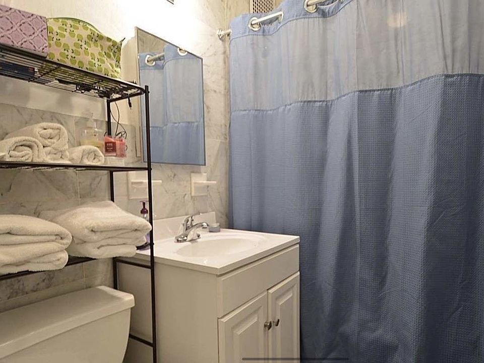 2nd image of 200 W 70th St APT 11A