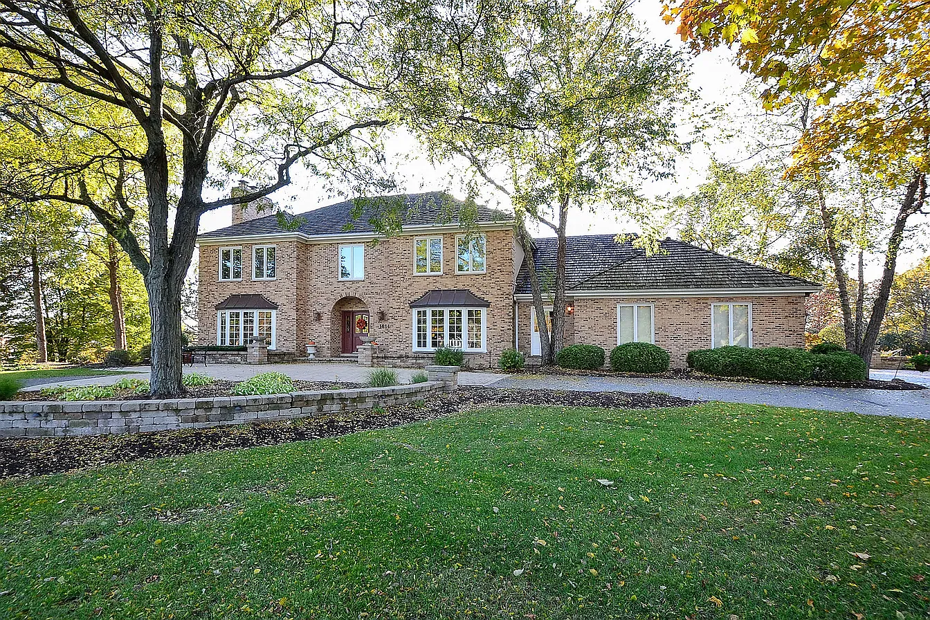 5 bed, 6600 sqft, $7,900 — Photo 1