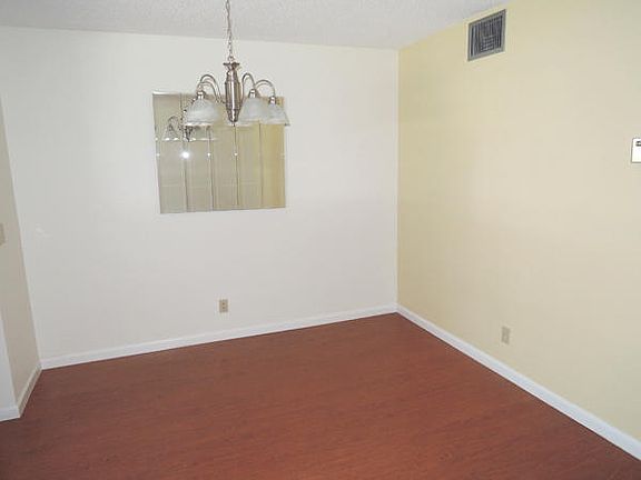 3rd image of 925 Savannas Point Dr APT C