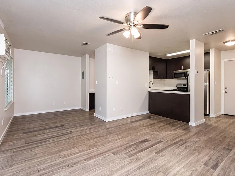 Riverbend Apartments — Photo 2