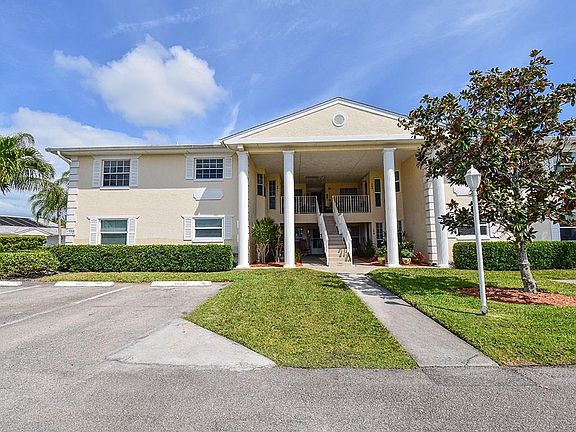 2nd image of 700 Lake Orchid Cir APT M201