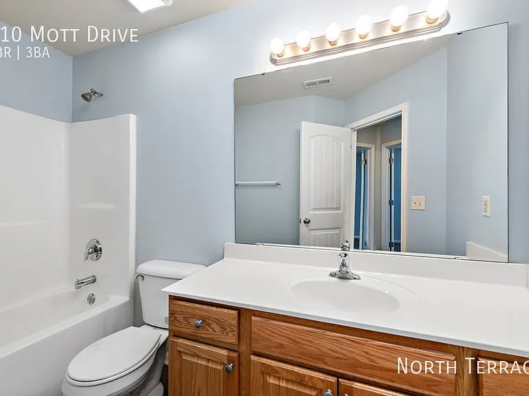 210 Mott Dr — Photo 14