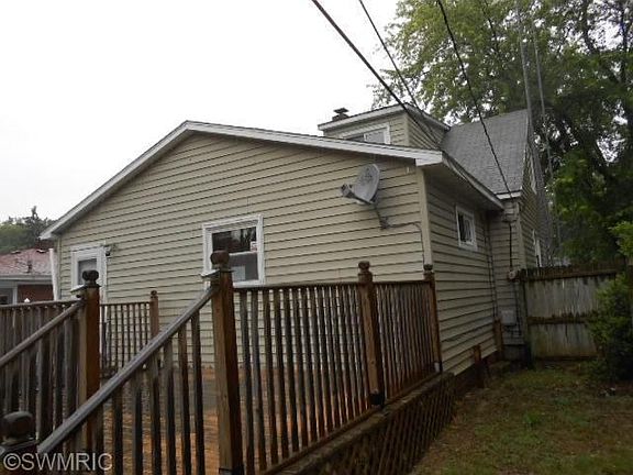 5th image of 254 Searles Ave