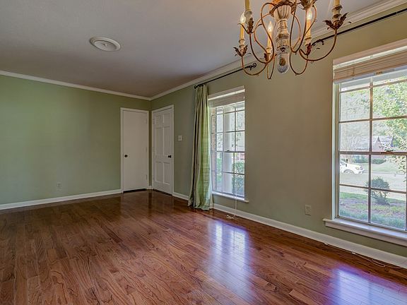 3rd image of 508 Oakwood Dr