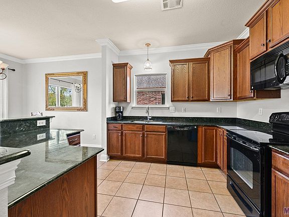 3rd image of 9135 Highland Oaks Ave