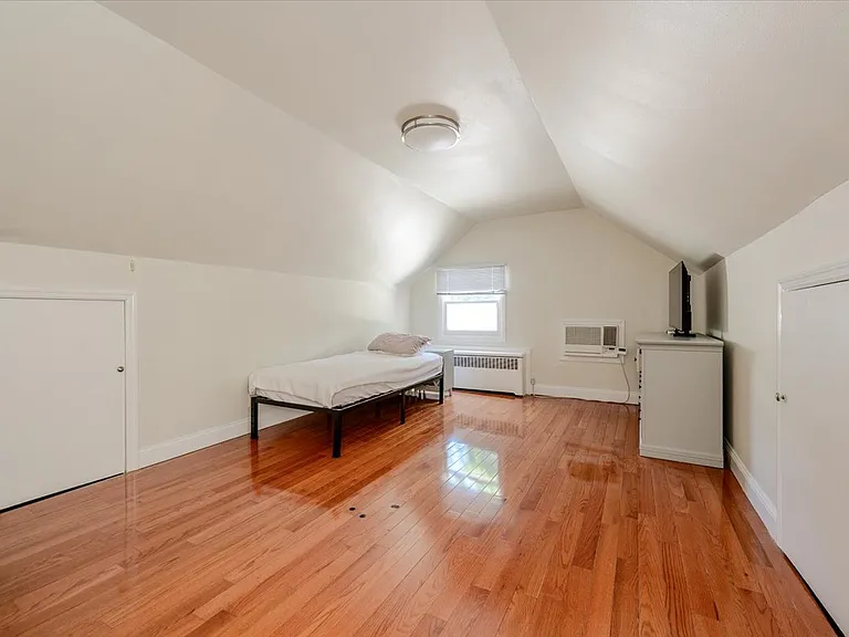 70 Longfellow Rd — Photo 24