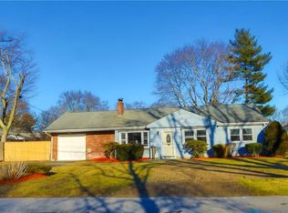 14 Whippoorwill Rd, Warwick, RI 02888