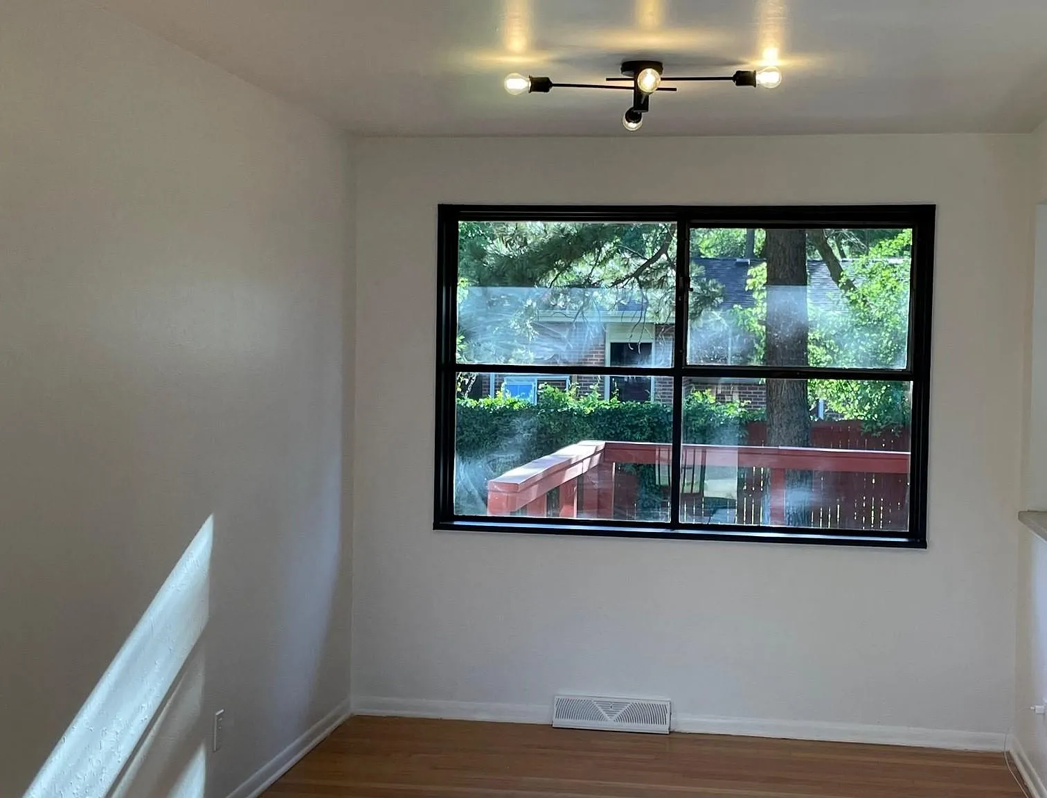 3 bed, 1256 sqft, $2,700 — Photo 4