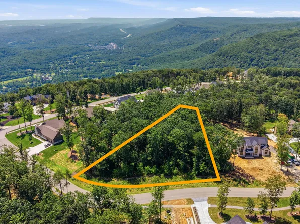 1402 Bent Hickory Rd #136, Signal Mountain, TN 37377