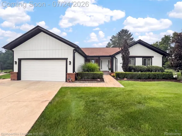 649 Heritage Ln, Rochester Hills, MI 48309