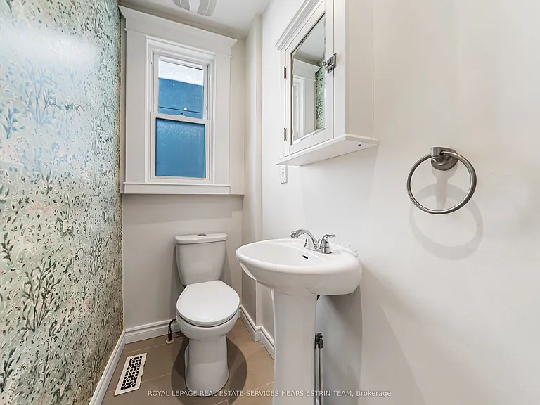 624 Pape Ave — Photo 15