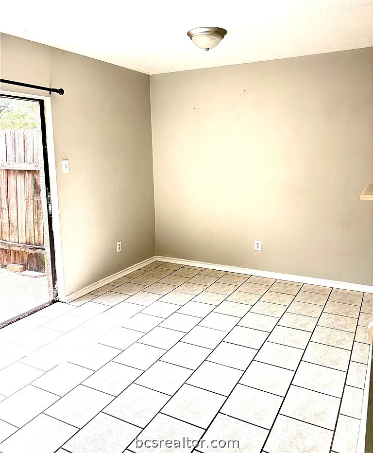 2 bed, 800 sqft, $970 — Photo 3