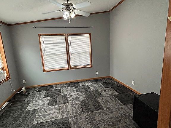 3rd image of 415 Crandon Dr