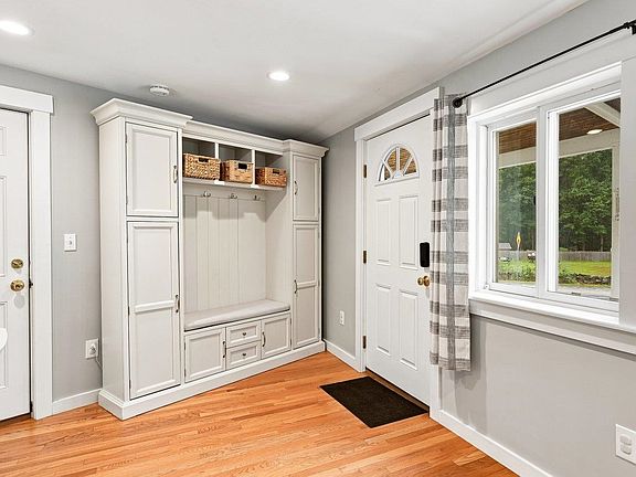 3rd image of 54 Spruce Lane