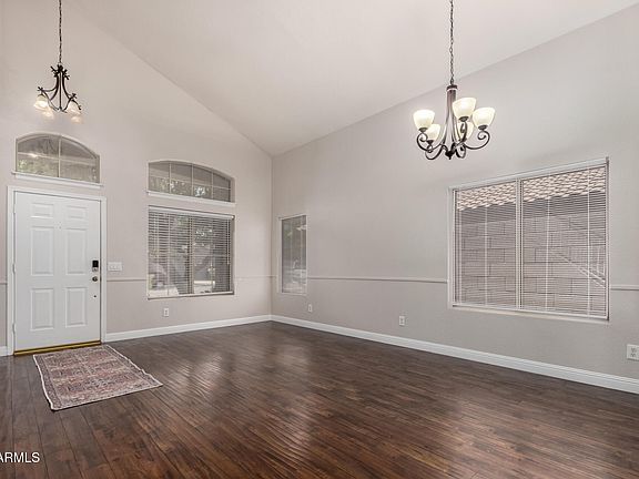 2nd image of 846 W STRAFORD Avenue