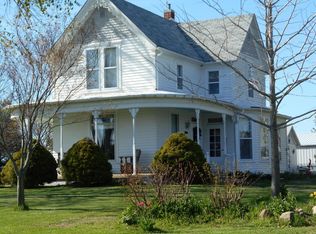 1065 Palm Ln, Louisville, IL 62858