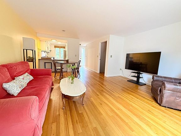 4th image of 35 Webster Ct Unit 35