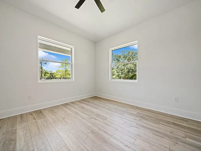 1033 Hammock Cir — Photo 28