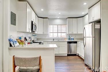 4th image of 528 W 91st St