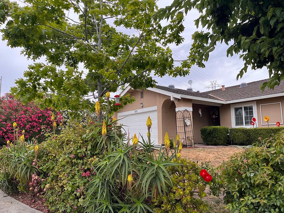 1st image of 372 San Andreas Dr