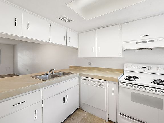 5th image of 430 Euclid Ave #3