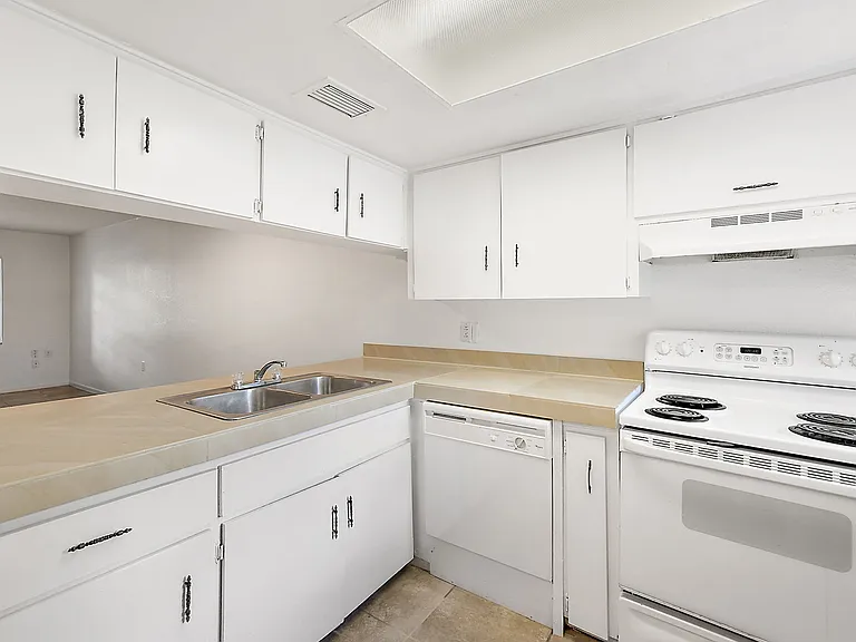 430 Euclid Ave #3 — Photo 5