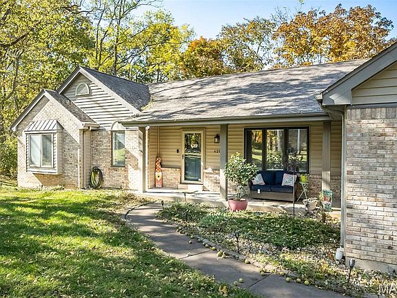4th image of 426 Woodbine Ct