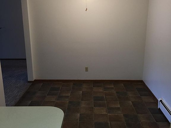 4th image of 921 23rd Ave S APT 7