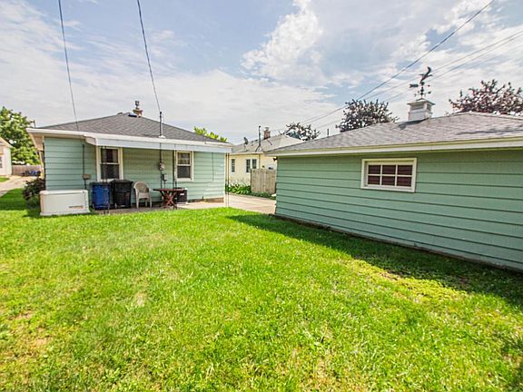 2nd image of 226 Mertens AVENUE