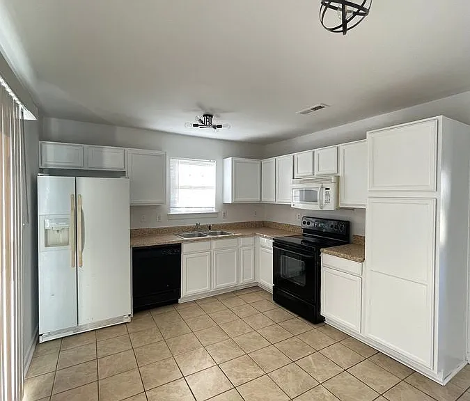 610 Piper Ct #A — Photo 8