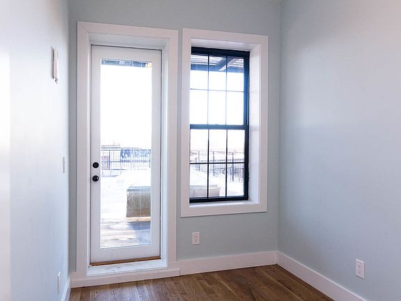 4th image of 331 Melrose St #2