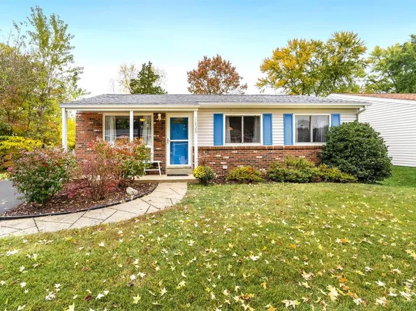 11729 Hollycrest Dr, Maryland Heights, MO 63043