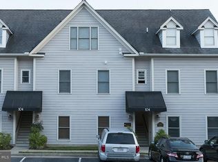 104 Dry Mill Rd SW UNIT 203, Leesburg, VA 20175