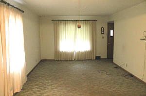 4th image of 4424 S New York Ave