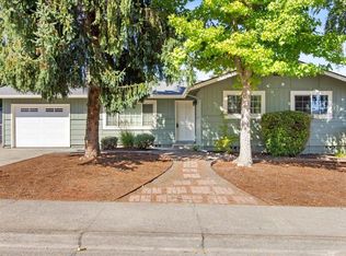 1060 NW Morgan Ln, Grants Pass, OR