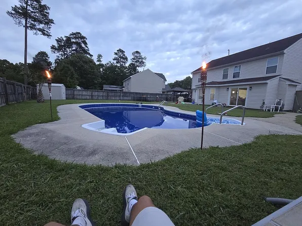 2017 Regency Dr, Suffolk, VA 23434