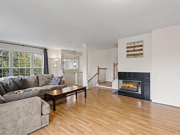 4th image of 1636 Fox Run Dr