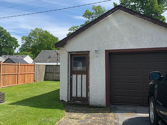 3rd image of 11 Achilles Ave