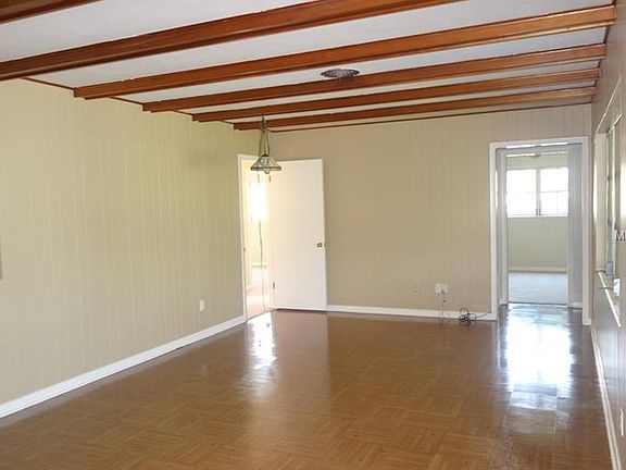 2nd image of 3216 Carleton Cir E