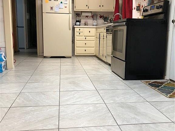 5th image of 106 Oakland Cir
