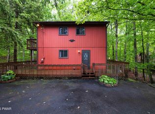 1086 Hampstead Rd, Bushkill, PA 18324