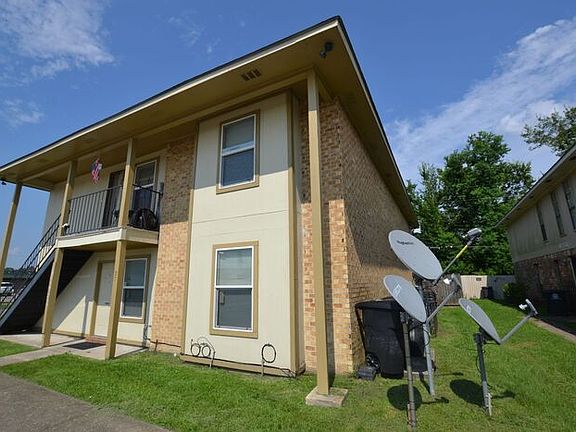 2nd image of 1701 N Sherwood Forest Blvd #27A