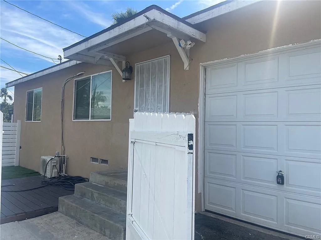 2 bed, 815 sqft, $2,600 — Photo 1