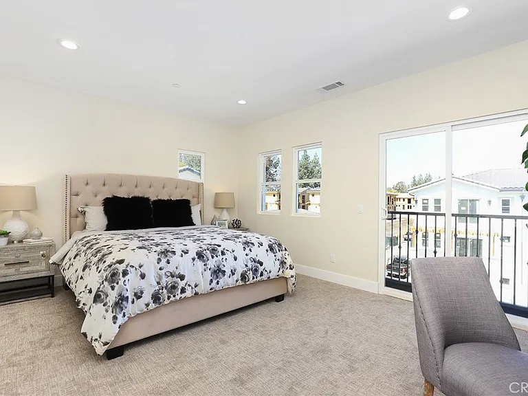 9 Oakmont Ln — Photo 25