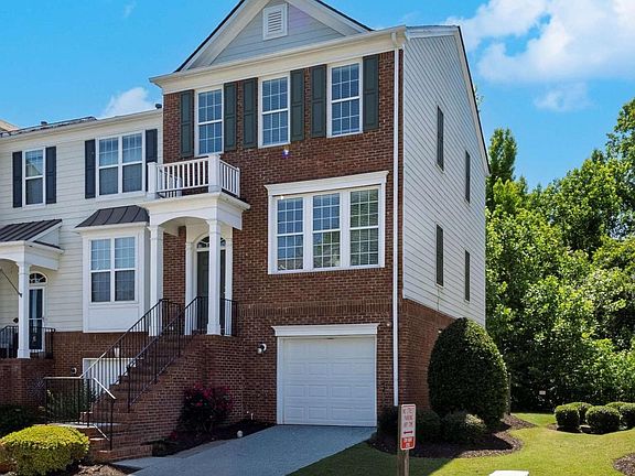 3rd image of 221 Balaban Cir