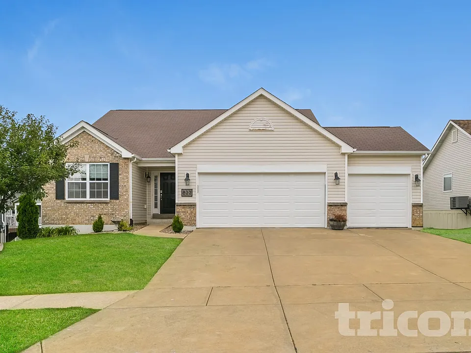 833 Railway Cir