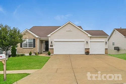 833 Railway Cir Photo 1