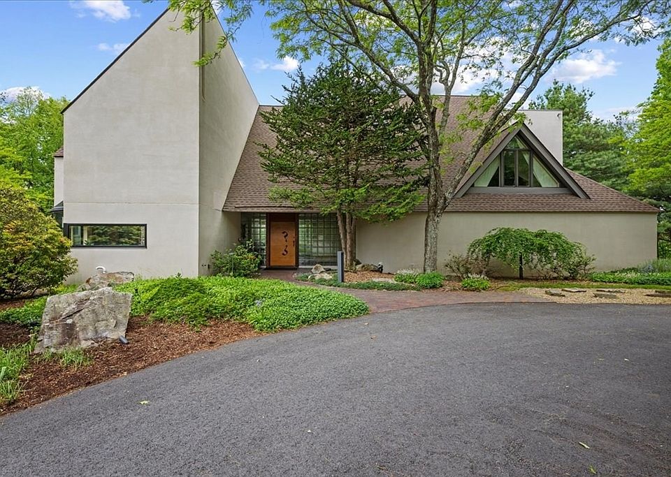 1st image of 45 Hickory Dr